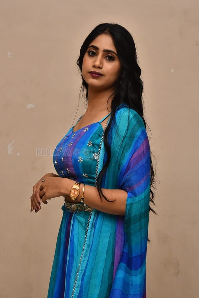 Actress Yashaswini Srinivas at Sarangadariya Trailer Launch Event Photos 12