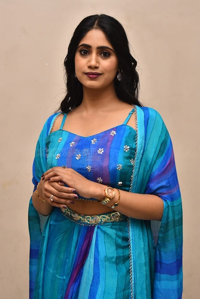 Actress Yashaswini Srinivas at Sarangadariya Trailer Launch Event Photos 22