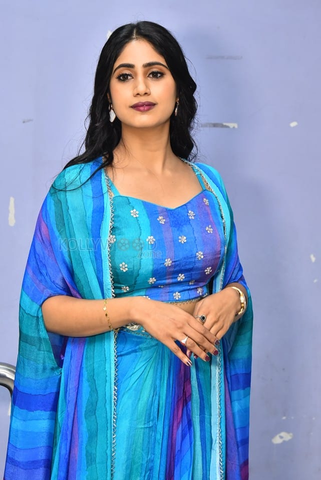 Actress Yashaswini Srinivas at Sarangadariya Trailer Launch Event Photos 25