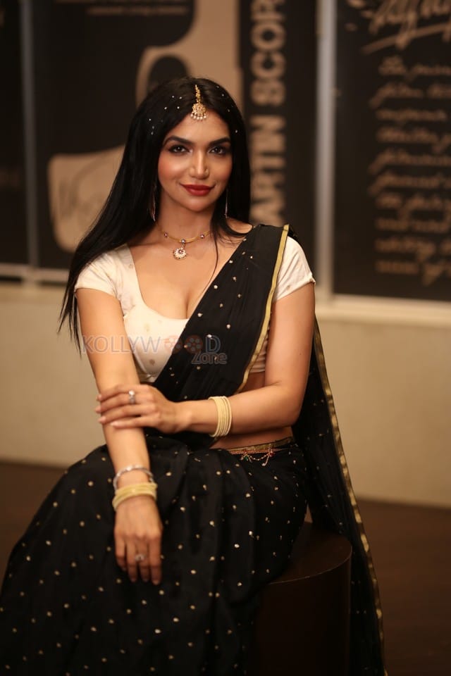 Actress Kriti Verma at O Andala Rakshasi Pre Release Event Photos 24
