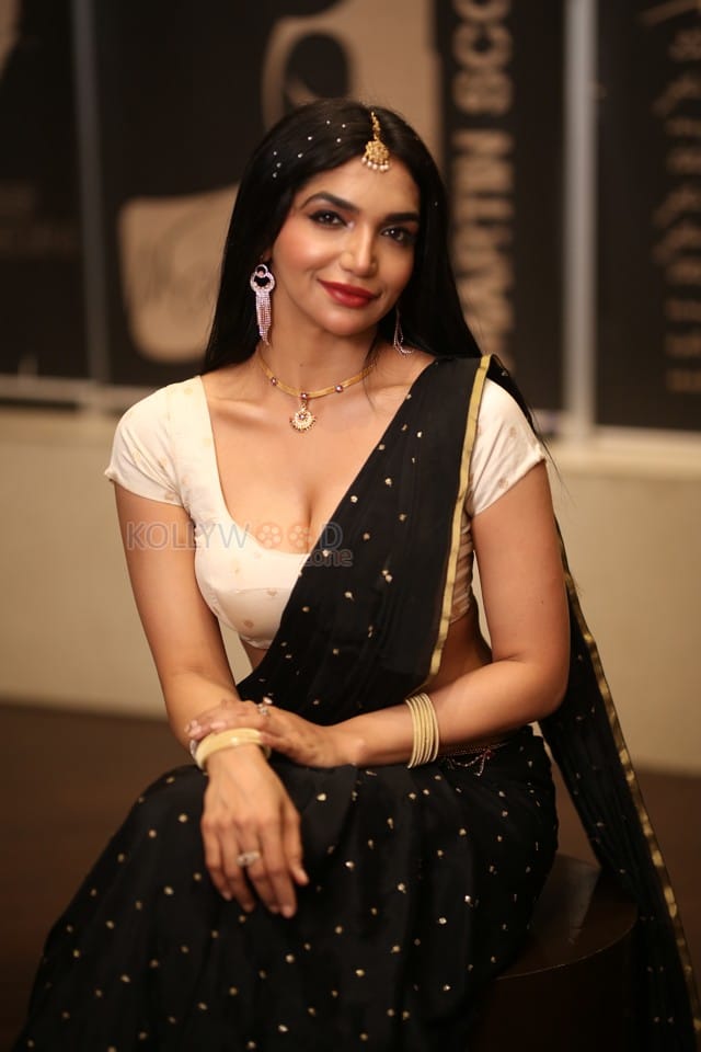 Actress Kriti Verma at O Andala Rakshasi Pre Release Event Photos 27