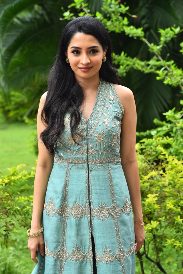 Actress Manisha Kandkur at Bhale Unnade Movie Press Meet Pictures 52