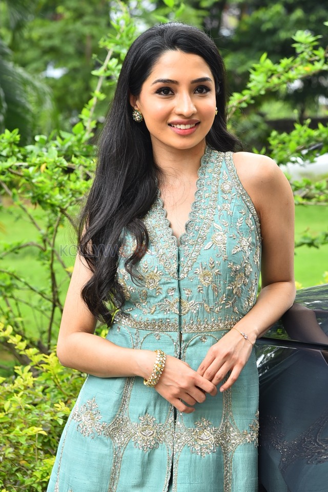 Actress Manisha Kandkur at Bhale Unnade Movie Press Meet Pictures 70