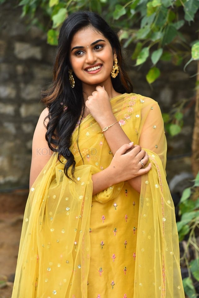 Actress Vaishnavi Krishnamurthy at Manmayi Teaser Launch Event Photos 02