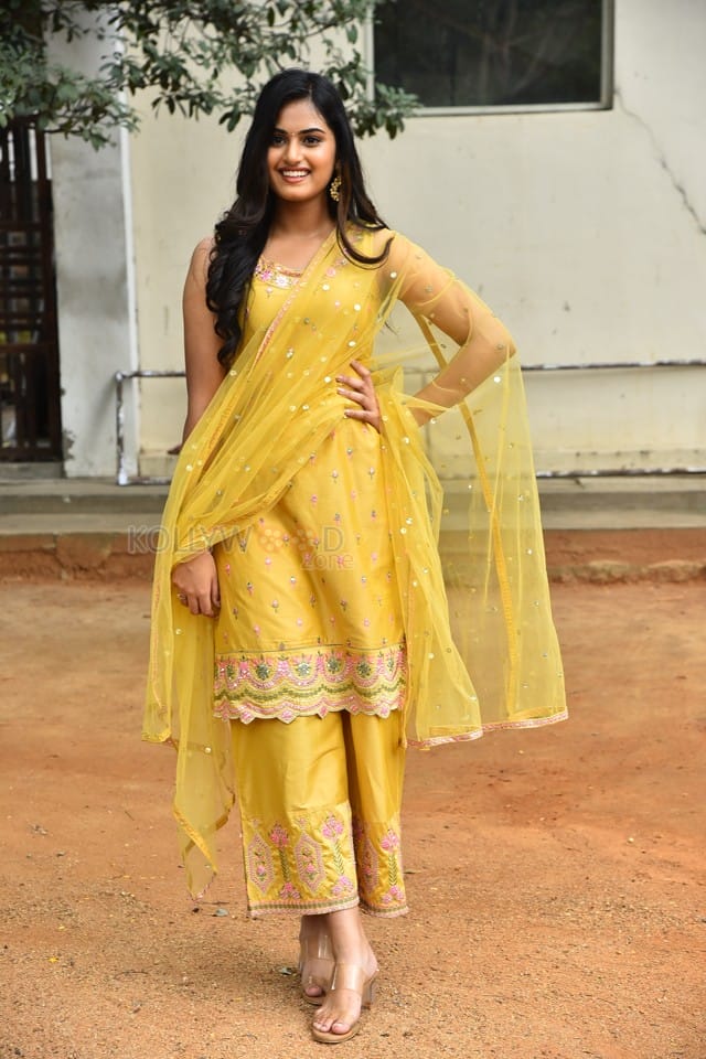 Actress Vaishnavi Krishnamurthy at Manmayi Teaser Launch Event Photos 05