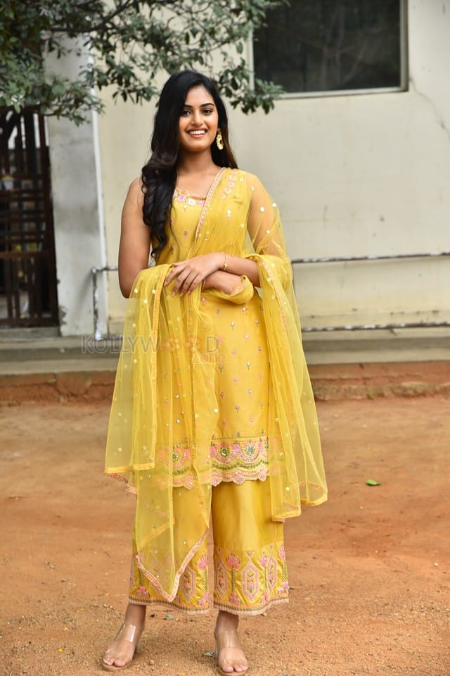 Actress Vaishnavi Krishnamurthy at Manmayi Teaser Launch Event Photos 06