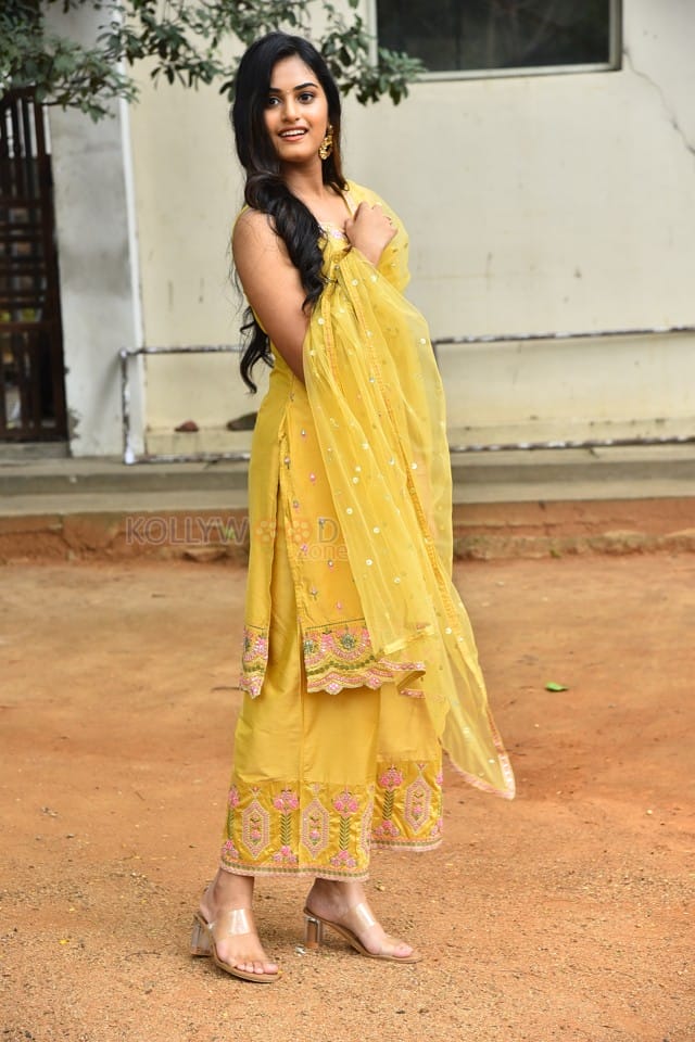 Actress Vaishnavi Krishnamurthy at Manmayi Teaser Launch Event Photos 09