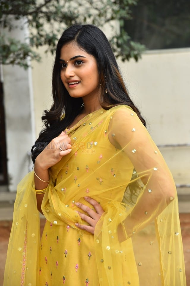 Actress Vaishnavi Krishnamurthy at Manmayi Teaser Launch Event Photos 13