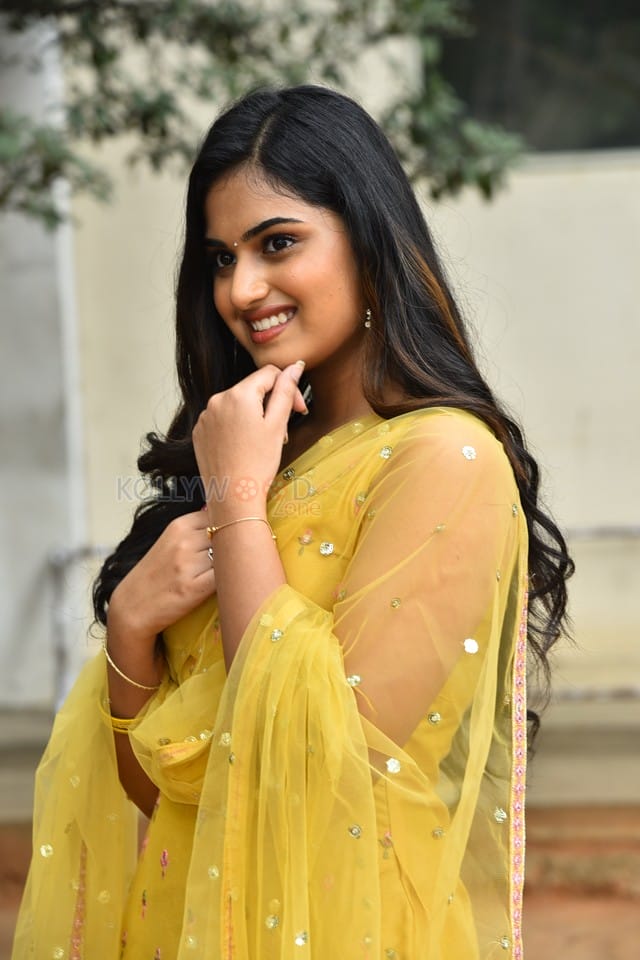 Actress Vaishnavi Krishnamurthy at Manmayi Teaser Launch Event Photos 14