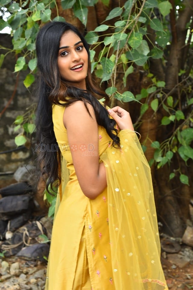 Actress Vaishnavi Krishnamurthy at Manmayi Teaser Launch Event Photos 18