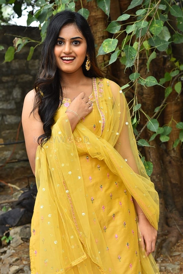 Actress Vaishnavi Krishnamurthy at Manmayi Teaser Launch Event Photos 23