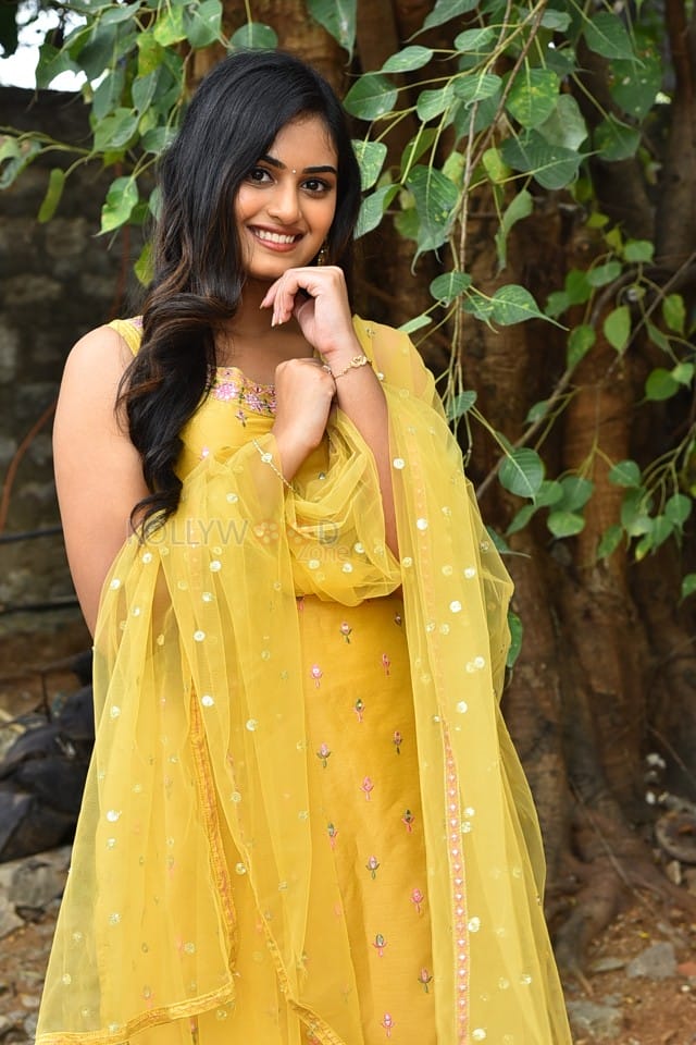 Actress Vaishnavi Krishnamurthy at Manmayi Teaser Launch Event Photos 24