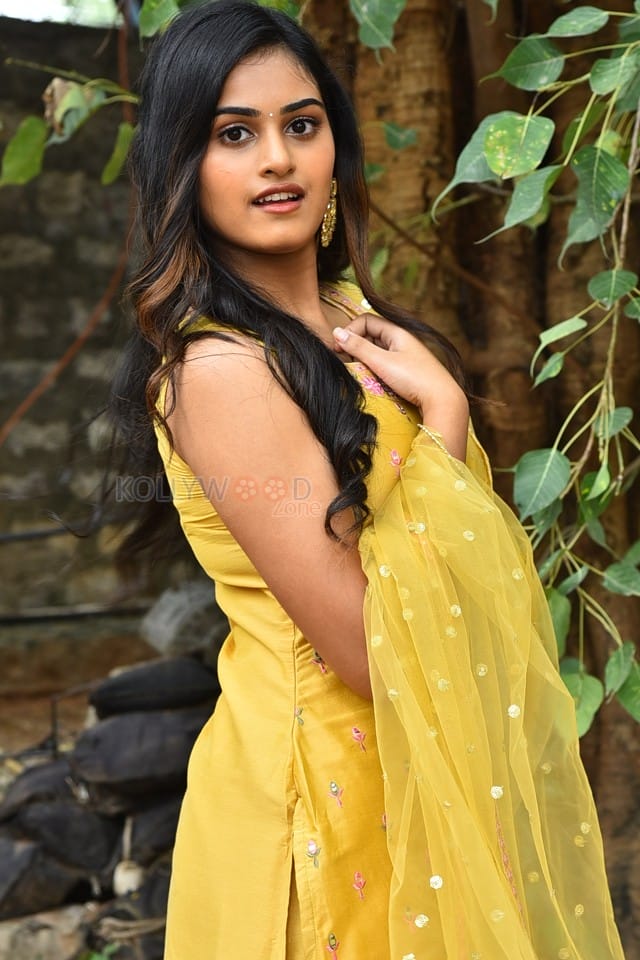 Actress Vaishnavi Krishnamurthy at Manmayi Teaser Launch Event Photos 26