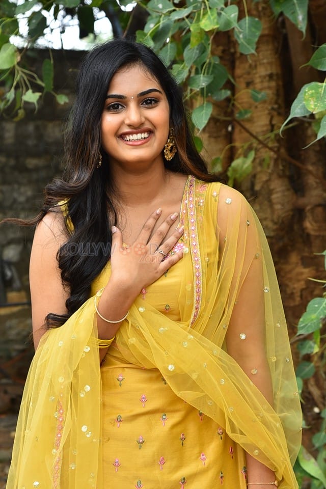 Actress Vaishnavi Krishnamurthy at Manmayi Teaser Launch Event Photos 28