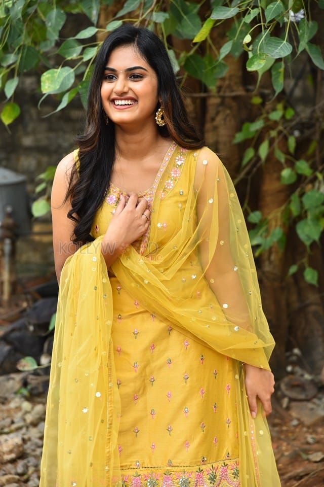 Actress Vaishnavi Krishnamurthy at Manmayi Teaser Launch Event Photos 32