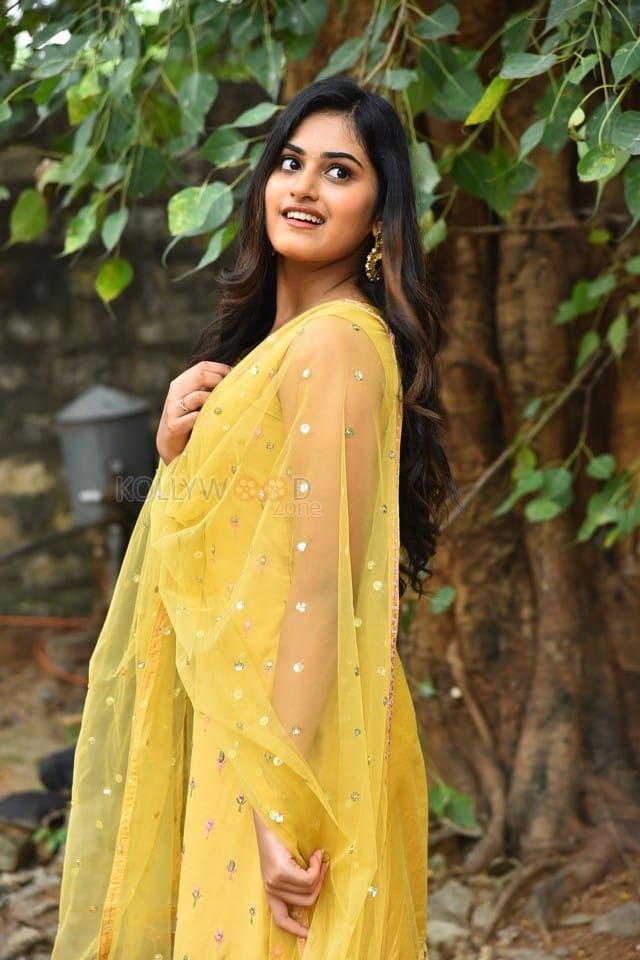 Actress Vaishnavi Krishnamurthy at Manmayi Teaser Launch Event Photos 33