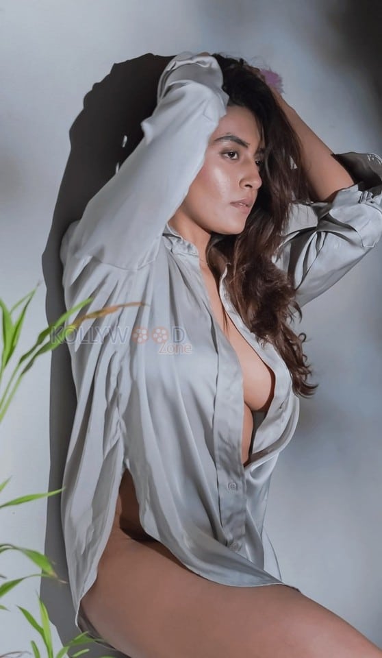 Hot Jinal Joshi Topless Photos 01