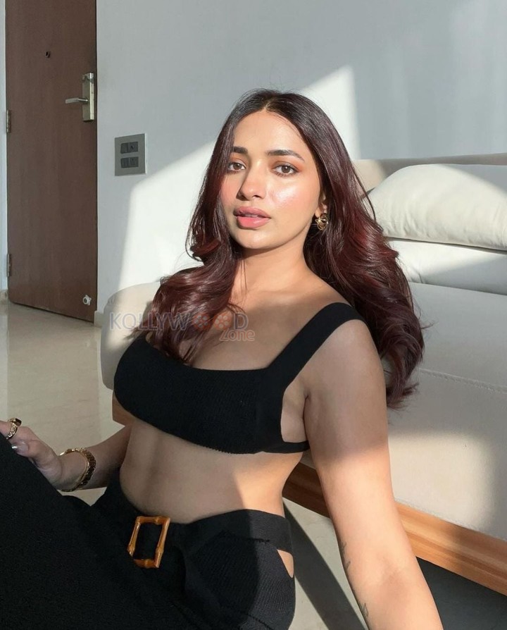 Radiant Beauty Jiya Shankar in a Black Mini Crop Top and Pants Photos 03