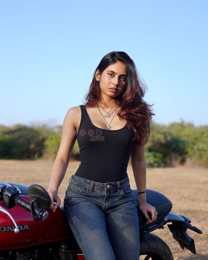 Sexy Srushti Bannatti in a Black Ribbed Tank Top and Denim Pant Photos 03