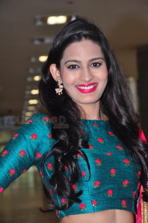 Actress Swetha Jadav At Hi Life Grand Fashion Showcase Event Photos 01