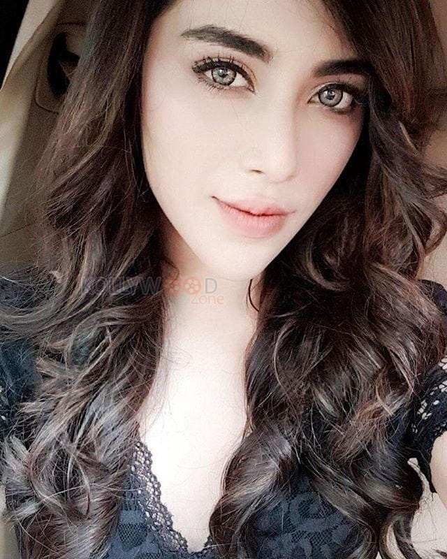 Beautiful Angela Krislinzki Photos 12