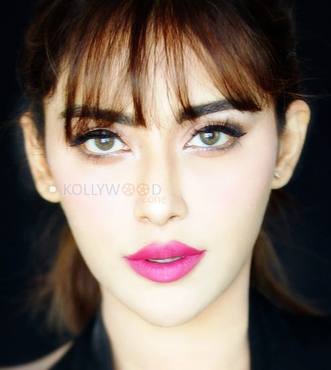 Beautiful Angela Krislinzki Pictures 08