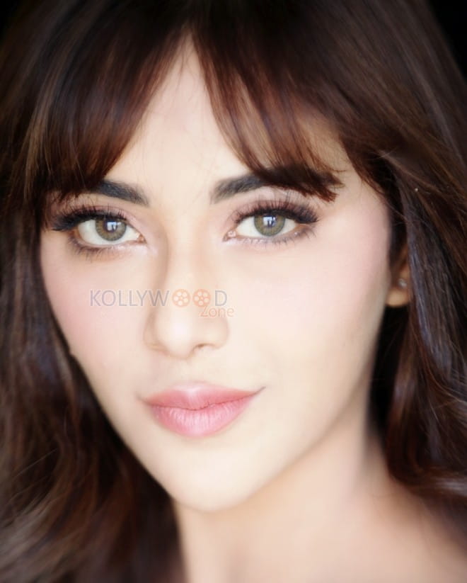 Beautiful Angela Krislinzki Pictures 10