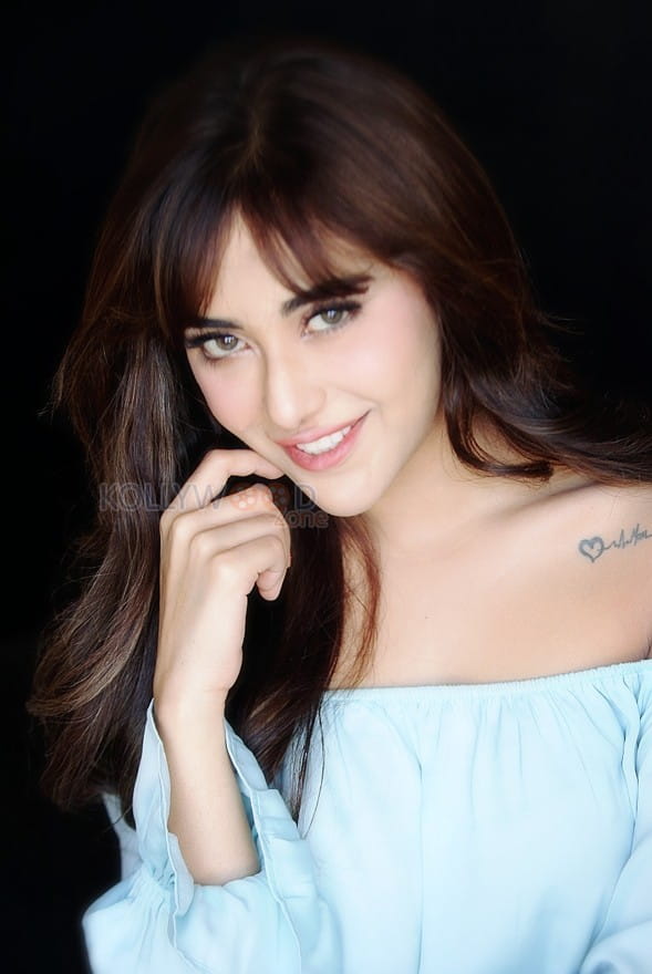 Beautiful Angela Krislinzki Pictures 11