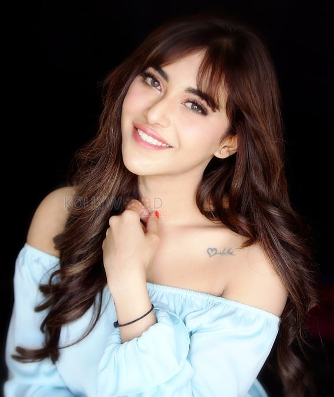 Beautiful Angela Krislinzki Pictures 12