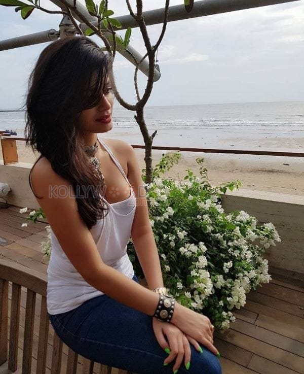 Bigg Boss 8 Contestant Sonali Raut Photos 01