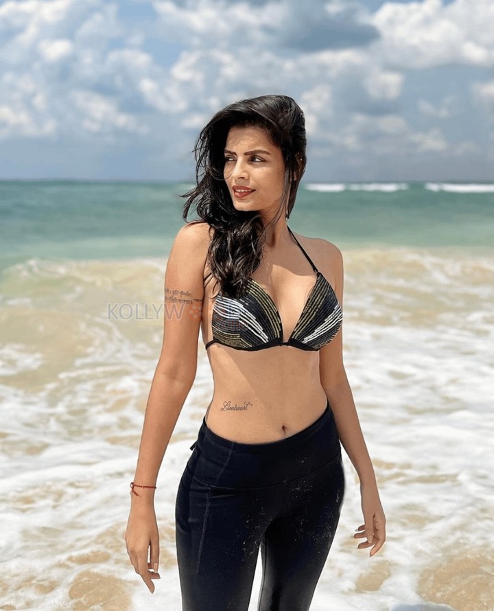 Breathtaking Beauty Sonali Raut in a Black and Green Bikini with a Black High Waist Pant Photos 02