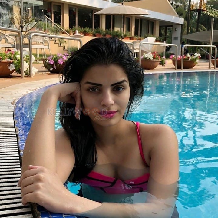 Model Sonali Raut Sexy Bikini Photos 07