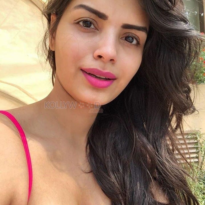 Model Sonali Raut Sexy Bikini Photos 14