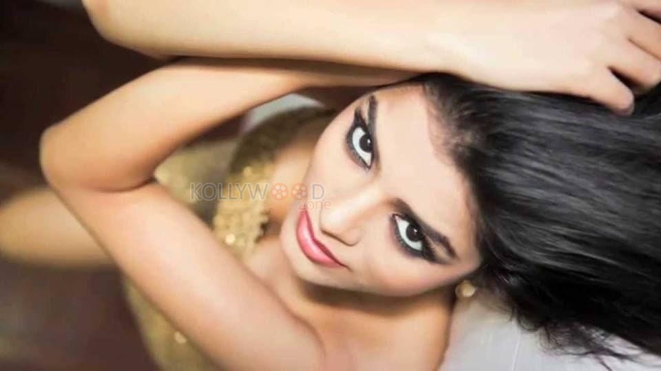 Model Sonali Raut Sexy Bikini Photos 16