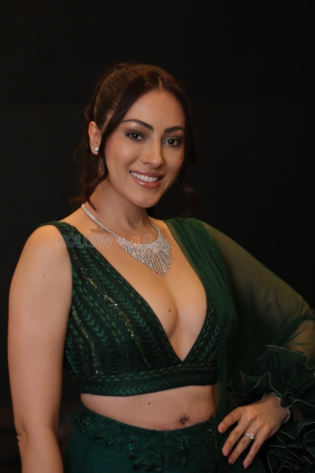 Actress Jeniffer Piccinato at Zebra Movie Trailer Launch Stills 25