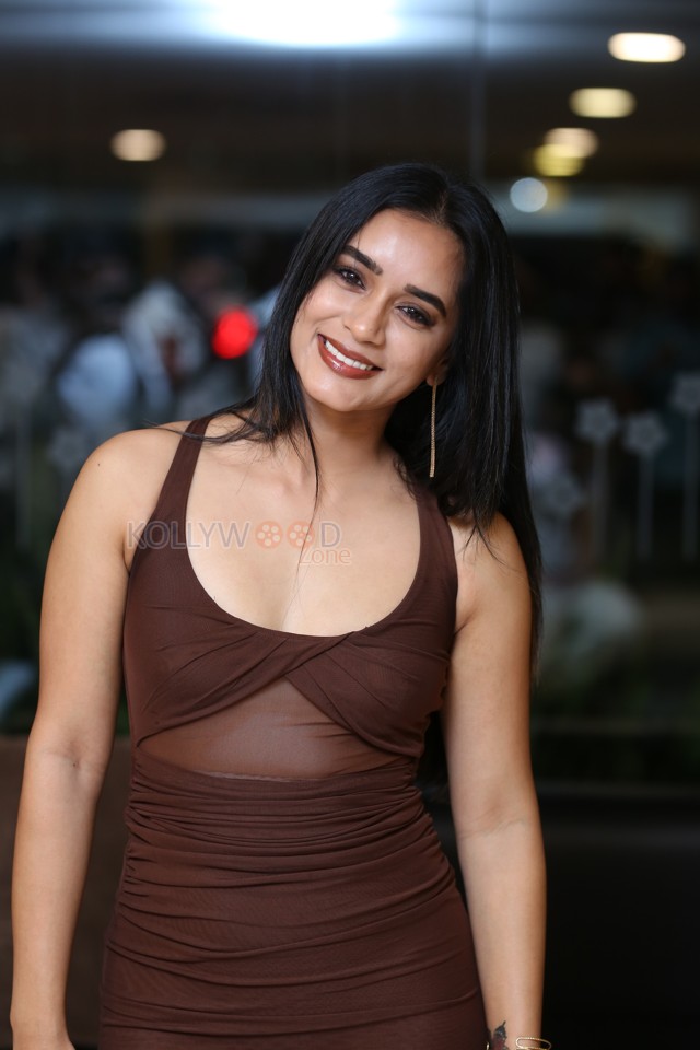 Actress Neha Krishnan at Kali Movie Pre Release Event Photos 09