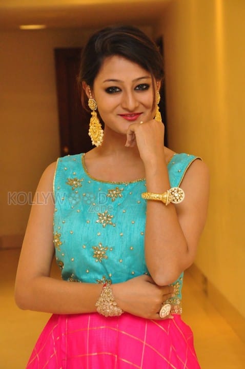 Actress Nilofar Photoshoot Pictures 08