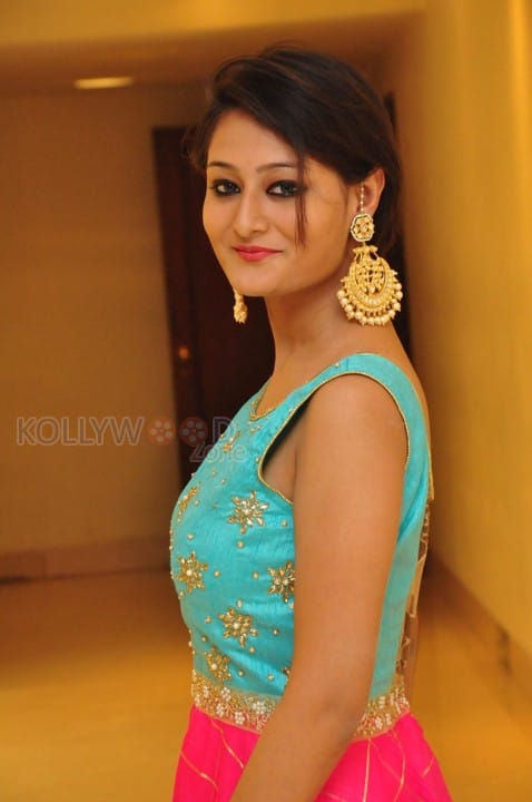 Actress Nilofar Photoshoot Pictures 10