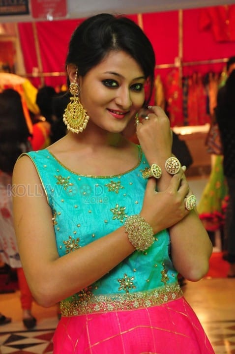 Actress Nilofar Photoshoot Pictures 17