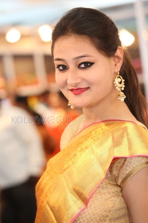 Actress Nilofer At Vrk Silks Bridal Expo Launch Photos 02