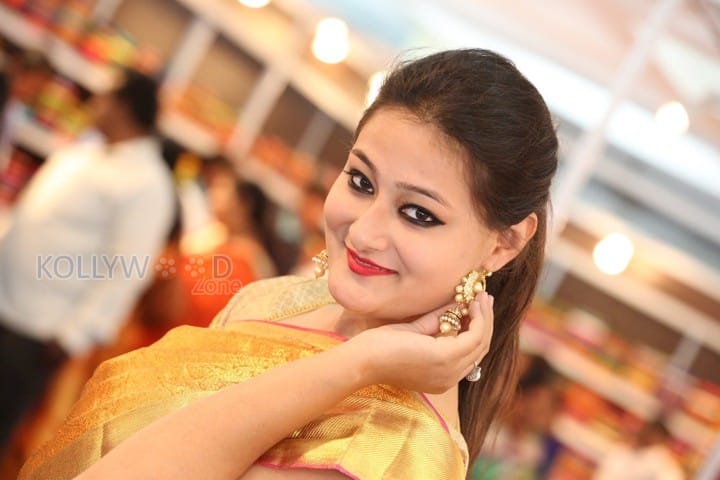 Actress Nilofer At Vrk Silks Bridal Expo Launch Photos 04