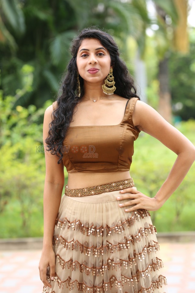 Actress Sravanthi Prattipati at Rahasyam Idam Jagath Press Meet Photos 05