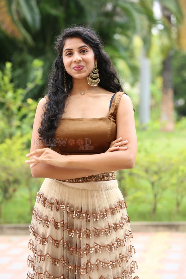 Actress Sravanthi Prattipati at Rahasyam Idam Jagath Press Meet Photos 06