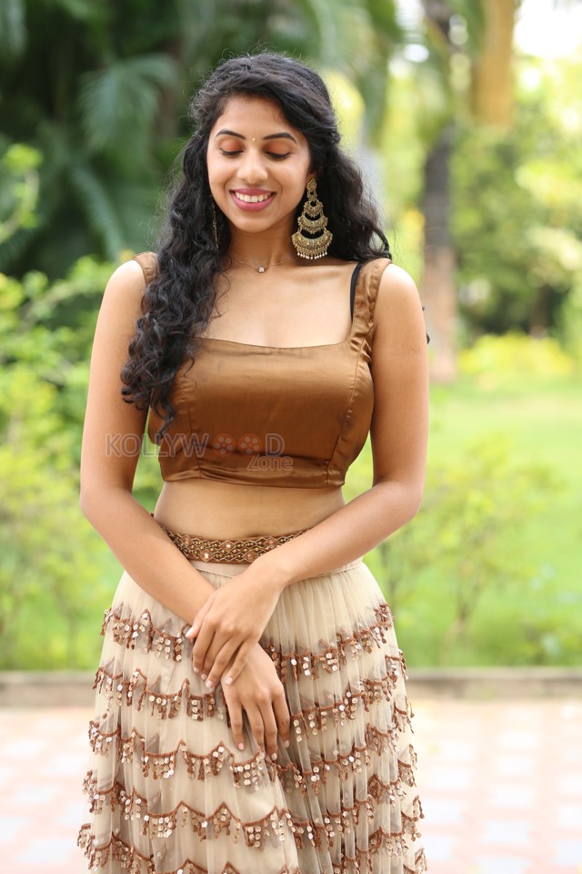 Actress Sravanthi Prattipati at Rahasyam Idam Jagath Press Meet Photos 12