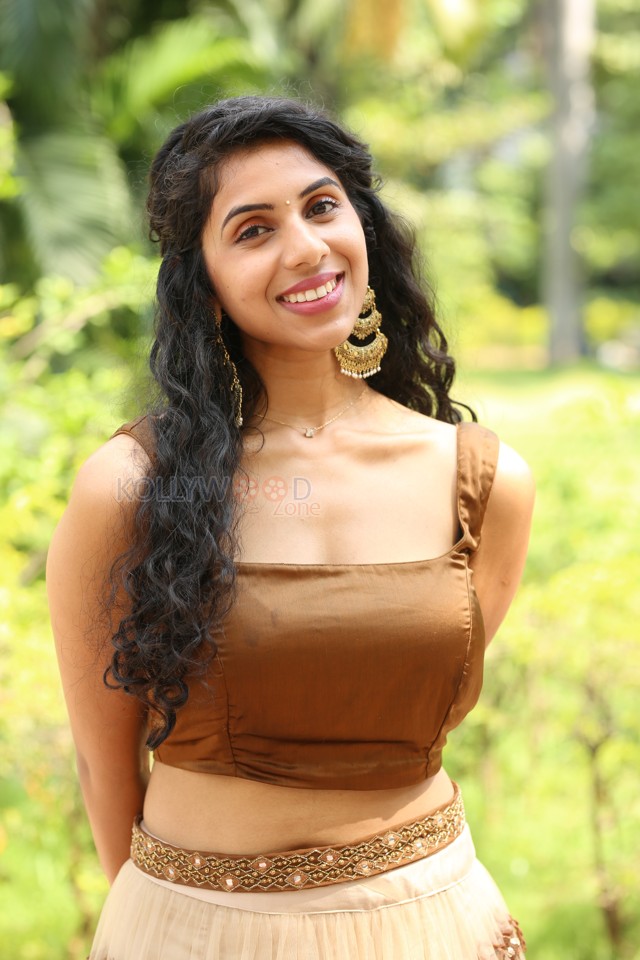 Actress Sravanthi Prattipati at Rahasyam Idam Jagath Press Meet Photos 20