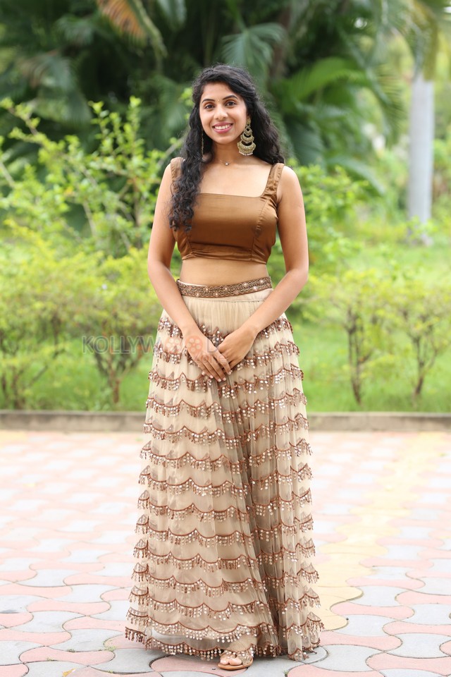 Actress Sravanthi Prattipati at Rahasyam Idam Jagath Press Meet Photos 25