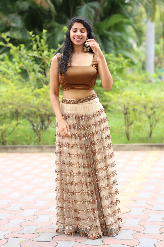 Actress Sravanthi Prattipati at Rahasyam Idam Jagath Press Meet Photos 27