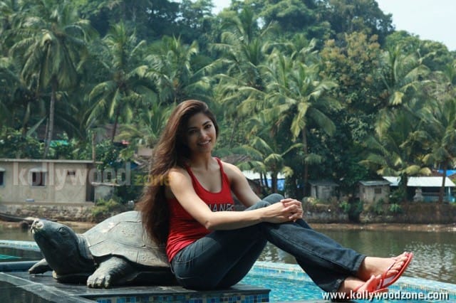 Billa 2 Heroine Parvathy Omanakuttan Sexy Photos 26