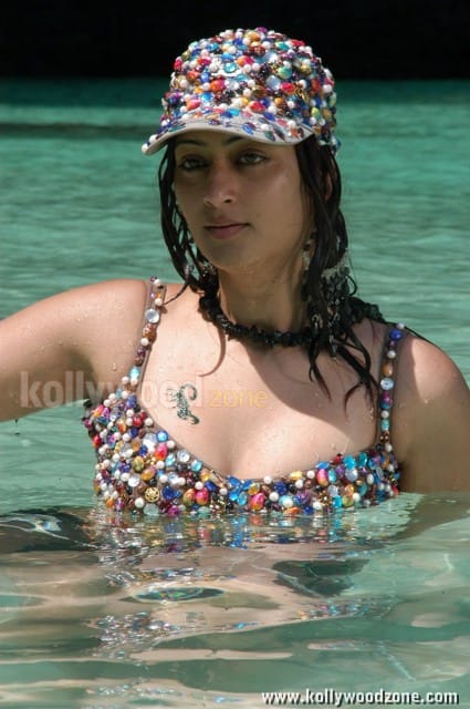 Hot Kaveri Jha Sexy Pictures 09