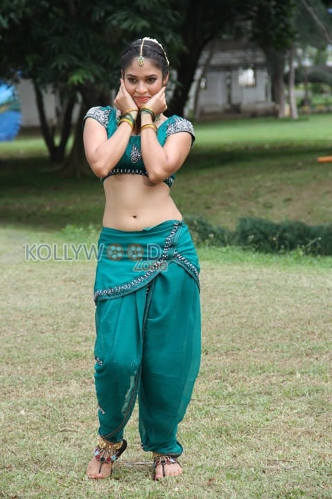 Mei Maranthen Heroine Sanyathara Stills 11